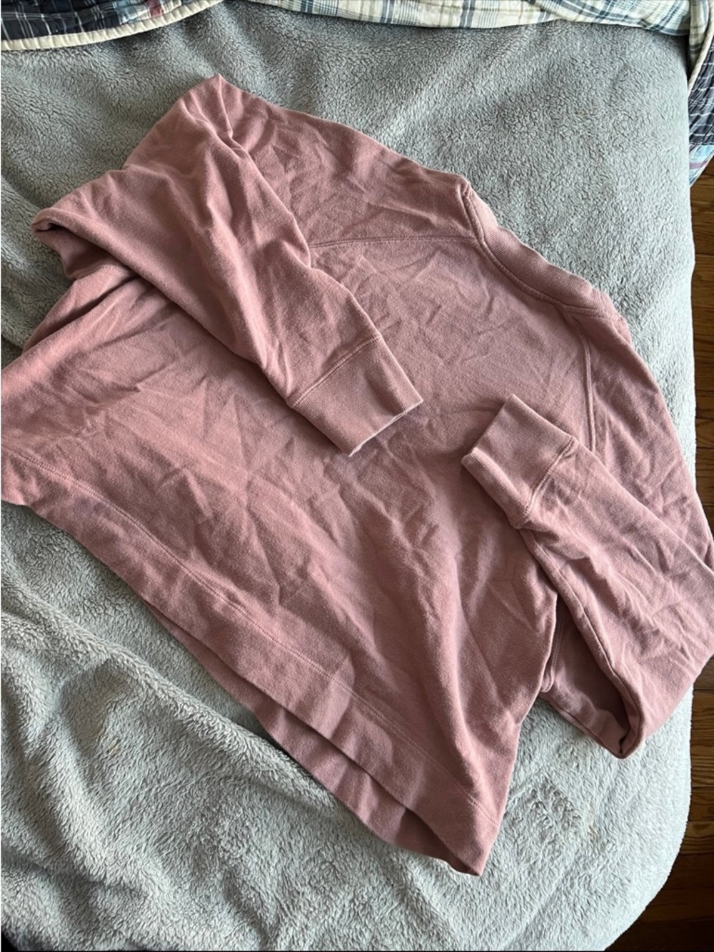 Vuori Women’s Sunnyside Crew Neck Pink Sweatshirt Medium - Picture 2 of 5